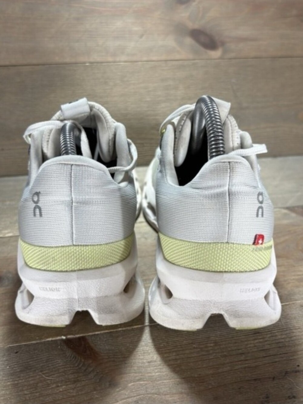 on cloudsurfer womens size 9 shoes gray white athletic running sneakers - Picture 3 of 5